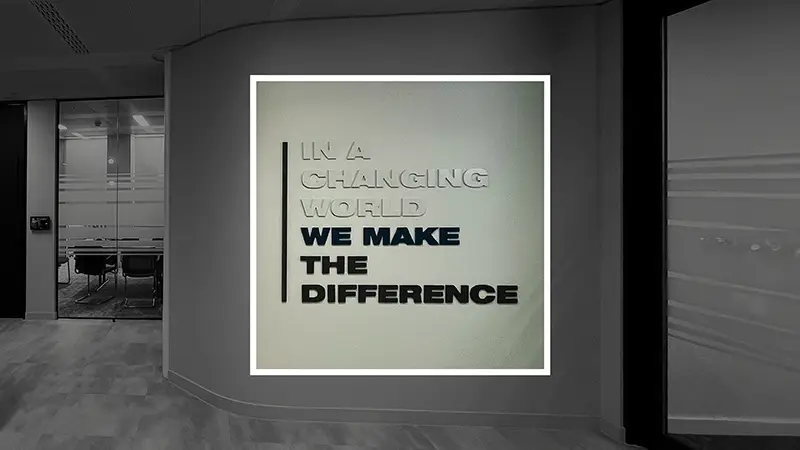 以韧铸基，驭变而行